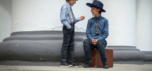 Chaqué para niños en actos religiosos: cómo elegir, alquilar y cuidar el traje en Madrid